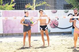 Hafta sonu barcelona'da birlikte tatil yaptığı smellers ile çektirdiği fotoğrafı instagram'dan yayınlayan enes'in bu paylaşımı büyük ilgi gördü. Enes Unal Ve Hamile Esi Lisa Smellers Plaj Voleybolu Oynadi Takvim