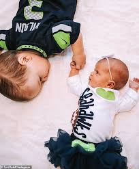 Does molly roloff have kids? Little People Big World S Tori Roloff Shares Shots Of Newborn Lilah And Brother Jackson Daily Mail Online