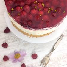 45 minuten vor dem anrichten aus dem gefrierfach nehmen und auftauen lassen. Himbeer Windbeutel Torte Glutenfrei Glutenfreie Rezepte Kreative Ideen