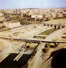 Construccion De La Avenida Del Manzanares En 1974 Revista Villa De Madrid El Puente De Toledo Glor Fotos Antiguas Madrid Villa De Madrid Valle De Los Caidos