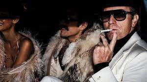 Roy halston frowick, am bekanntesten als halston, war eine ikone der modedesigner der 1970er jahre. Swyrl Glamour Pur So Hemmungslos Ist Die Neue Netflix Miniserie Mit Ewan Mcgregor Als Star Designer