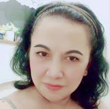 The chives are popping! Spring is here. I decided to turn my small peacock  planters into gazing ball holders. Still have to pop the dandelions outta  this little area