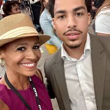 Shayna Seymour WCVB adicionou uma...