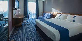The brightly painted fitness center offers cardio equipment and weights. Hotels In Der Nahe Von Rom Holiday Inn Express Hotel Rom East