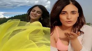 Radhika Madan की Social Media पर Viral हुई Sexy Reels, Check Out Video |  FilmiBeat