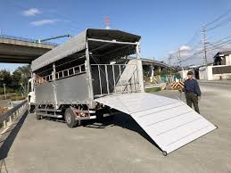 家畜運搬車の製作販売 いすゞ エルフ 家畜 修理