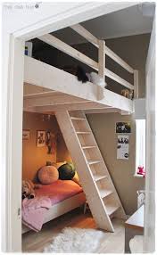 Love This Play Area Over The Bed Like The Anti Loft Bed I Think I D Leave Off The First Couple Of Steps Of The Yatak Tasarimlari Kucuk Alanlar Loft Daireler