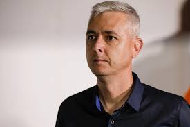 Santos se reúne com Tiago Nunes e espera contraproposta do treinador