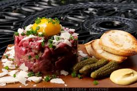 Steak Tartare Traditionnel Au Boeuf Recettes De Laylita Steak Tartare Recette Tartare Boeuf Recette