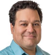 Elizabeth Lowden's Instagram, Twitter & Facebook