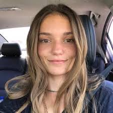 Hollie Moore (@holliegraphix)