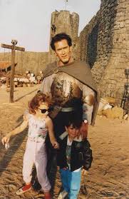 Bruce campbell's highest grossing movies have received a lot of accolades over the years, earning millions upon millions around the world. Bruce Campbell Rebecca Campbell And Andy Campbell Cartoni Animati Personaggi Attori