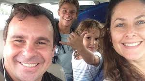 Aos 45 anos e vivendo nos EUA, Jonas Torres fala das recentes perdas e  revela namoro com Dira Paes no passado