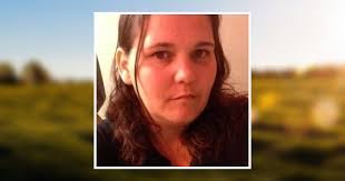 Lynn Gomez's Instagram, Twitter & Facebook