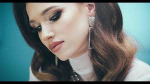 Continui seria de postari pentru ziua indragostitilor si sfantul valentin cu ceva muzica de dragoste pe care sa o ascultati de ziua indragostitilor cu persoana iubita. Ioana Ignat Muritor Official Music Video Youtube