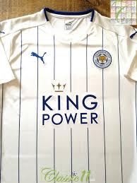 Leicester city 2016/17 home kit by puma 06 may 2016 as the champagne continues to flow, leicester city and puma have unveiled the club's new home strip they will wear in their premier league title defence and debut champions league campaign next season. Leicester City Tercera Camiseta Camiseta De Futbol 2016 2017 Sponsored By King Power