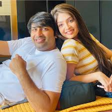 TheFilmyFox | 😍Superstar Malhar Thakar & Puja Joshi. | Instagram