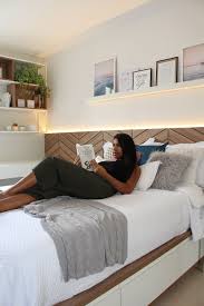 Mulai dari gorden jendela, tempat tidur, lantai, hingga karpet seluruhnya. Desain Kamar Tidur Modern Hemat Ruang Minimalis123