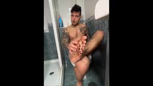 BoyGymVip Onlyfans Männliches Model Spielt Mit SCHMUTZIGEN FÜSSEN