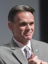 Democrats create opening for Hackel in gov race