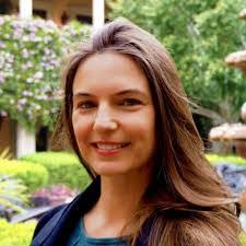 Laurel Kelly's Instagram, Twitter & Facebook