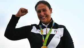 She represented her country at the 2016 summer olympics where she won the gold medal in women's skeet shooting. Diana Bacosi Erstmals Skeet Olympiasiegerin