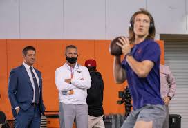 Gronkowski also finished fifth in fan balloting at tight end for the 2011 pro bowl, and fourth overall among rookies. Jaguars Trevor Lawrence Hears From Peyton Manning Tim Tebow