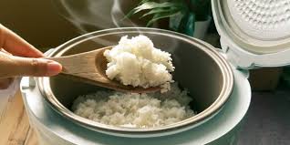 Kerupuk dari nasi ini cuma dibuat dari tiga bahan dasar, yaitu nasi putih, tapioka, dan bawang putih. Cara Menyimpan Nasi Sisa Agar Tetap Aman Dikonsumsi Dream Co Id