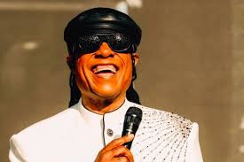 Stevie Wonder Tanggapi Rumor yang Menyebut Dirinya Bisa Melihat