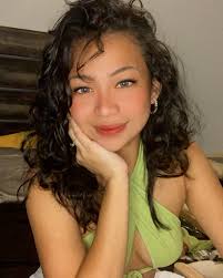 Annita Bell's Instagram, Twitter & Facebook