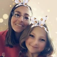 What are the hours for the splash pad in Albany, IN?