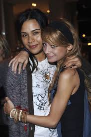 Kidada jones, fashion designer, model and actress is the daughter of legendary quincy jones and actress peggy lipton. Kidada Jones Tupac Tattoo Covered
