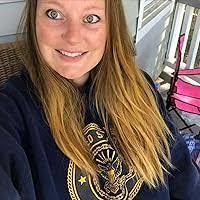 Amanda Tibbets's Instagram, Twitter & Facebook