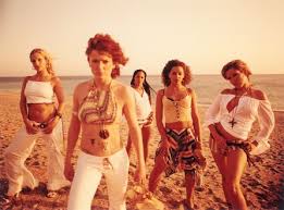 The best time i ever had / when u were mine / said to myself to keep you near / never let u go / but trains and boats and aeroplanes / took me away / from you / away. No Angles Still In Love With You 2002 5 Bild Foto Fan Lexikon