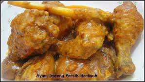 Mula mula, gaul ayam yang dipotong dadu dengan garam dan kunyit. Ayam Goreng Percik Berkuah Makanan Malaysia Terbaik Facebook