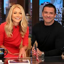 Alien - Kelly Ripa worries fans as, following Mark Consuelos's sudden  absence, she now announces that she will also be taking a break from 'Live  with Kelly and Mark' for a while!