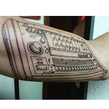 Hawaii's 1st and only tattoo magazine. Dusteriko Tattoo De Hoy Para Aitor Primera Sesion De La Linea De Una Tr 808 Tattoooftheday Tattoo I Tattoo Tatting Tattoo Designs