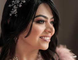 Engagement Bride Prosjekter :: Bilder, videoer, logoer, illustrasjoner og  merkevarebygging :: Behance