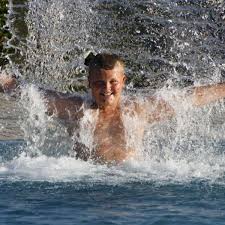 Elz Schwimmen Ist Das Pure Gluck Elz