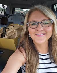 Hello! I'm just wondering how many of you would love to say hello back to  me? 🥰🥰