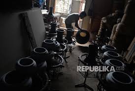 Pada bagian yang dipukul tersebut umumnya dibuat dari kulit kambing. Kapan Rebana Pertama Kali Digunakan Republika Online