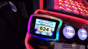 I Won The Bonus Arcade Jackpot At Dave And Busters Yahtzee Arcade Game Youtube