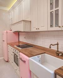 Smeg Srbija On Instagram Ljubav Cortina I Smeg50style Smegsrbija Smeg Smeglovers Pink Sweet Kuhinj Smeg Kitchen My First Apartment Home Decor