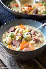 Weisse Bohnensuppe Bohneneintopf Mit Wurstchen Madame Cuisine Rezept Bohnensuppe Kochen Und Kuche Bohneneintopf