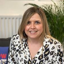 Keri Chamberlain's Instagram, Twitter & Facebook