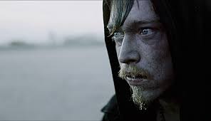 When a man stumbles on a bloody crime scene, a pickup truck loaded with heroin, and two million dollars in irresistible cash, his decision to take the money sets off an unstoppable chain reaction of violence. Interview Caleb Landry Jones