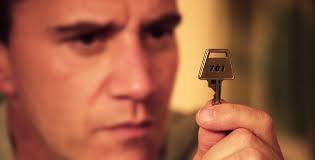 The wine bottle in "Au Revoir" was a throwback to the pilot...Remember that  Kate left the bottle to say "Goodbye"...Nel was...