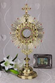 Berbagi ke twitter berbagi ke facebook bagikan ke pinterest. Ornate Kuningan Monstran Relik Untuk Massa Altar Gereja Katolik 20 08 H X92 Reliquary Aliexpress