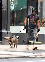 Also, people ink the tattoo of swallow to represent the long journeys of life. Riesengrosse Ratte Justin Theroux Erklart Sein Rucken Tattoo Promiflash De