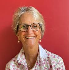 Introducing the watercolors of Tracy Boyle. Tracy began studying watercolor  later in her life at 50 yrs old at the National Academy Museum School in  NYC with renowned watercolorist Kamilla Talbot from